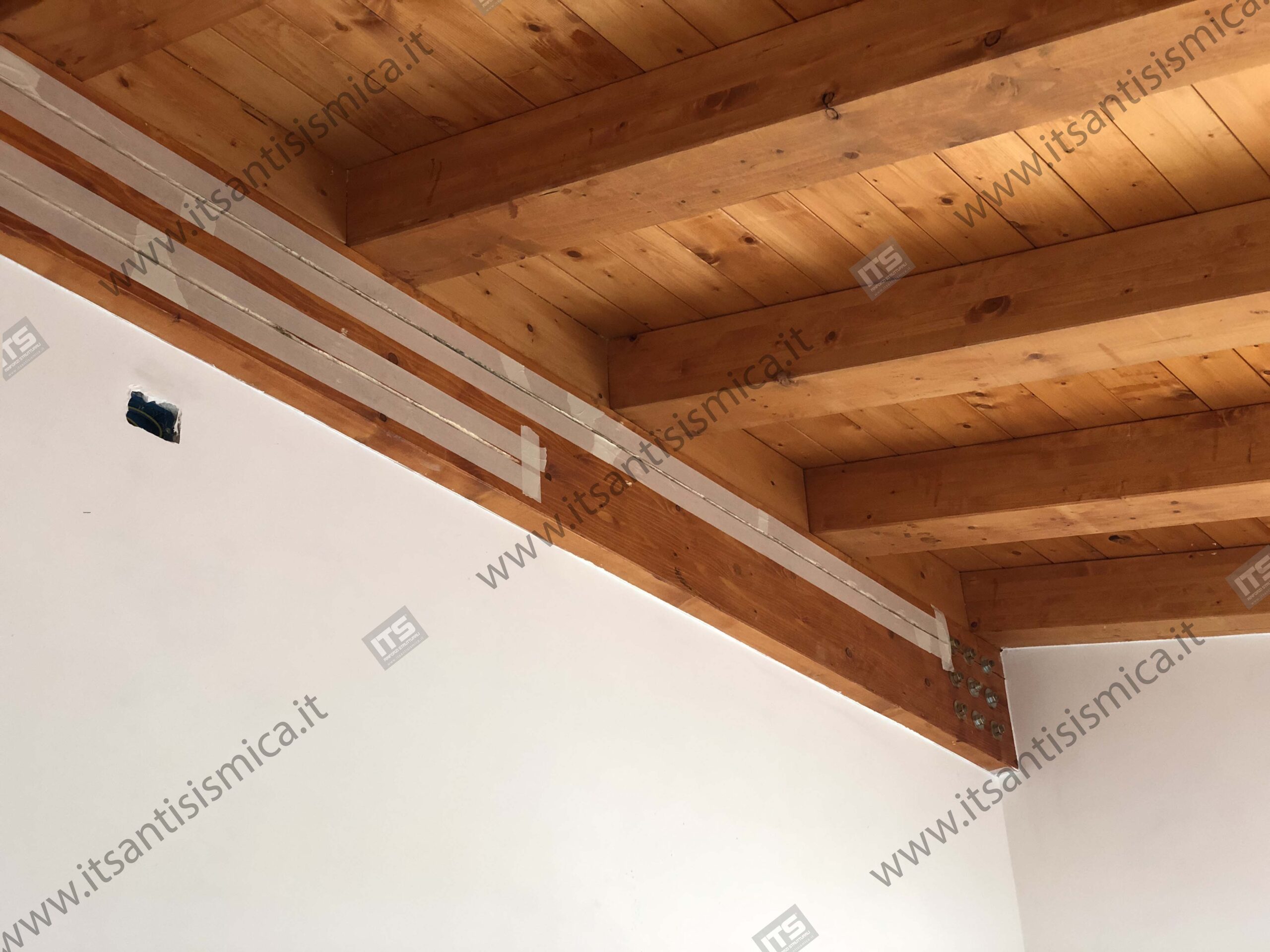 Consolidamento trave in legno a Subiaco — Subiaco (RM) — fotografia di cantiere 3